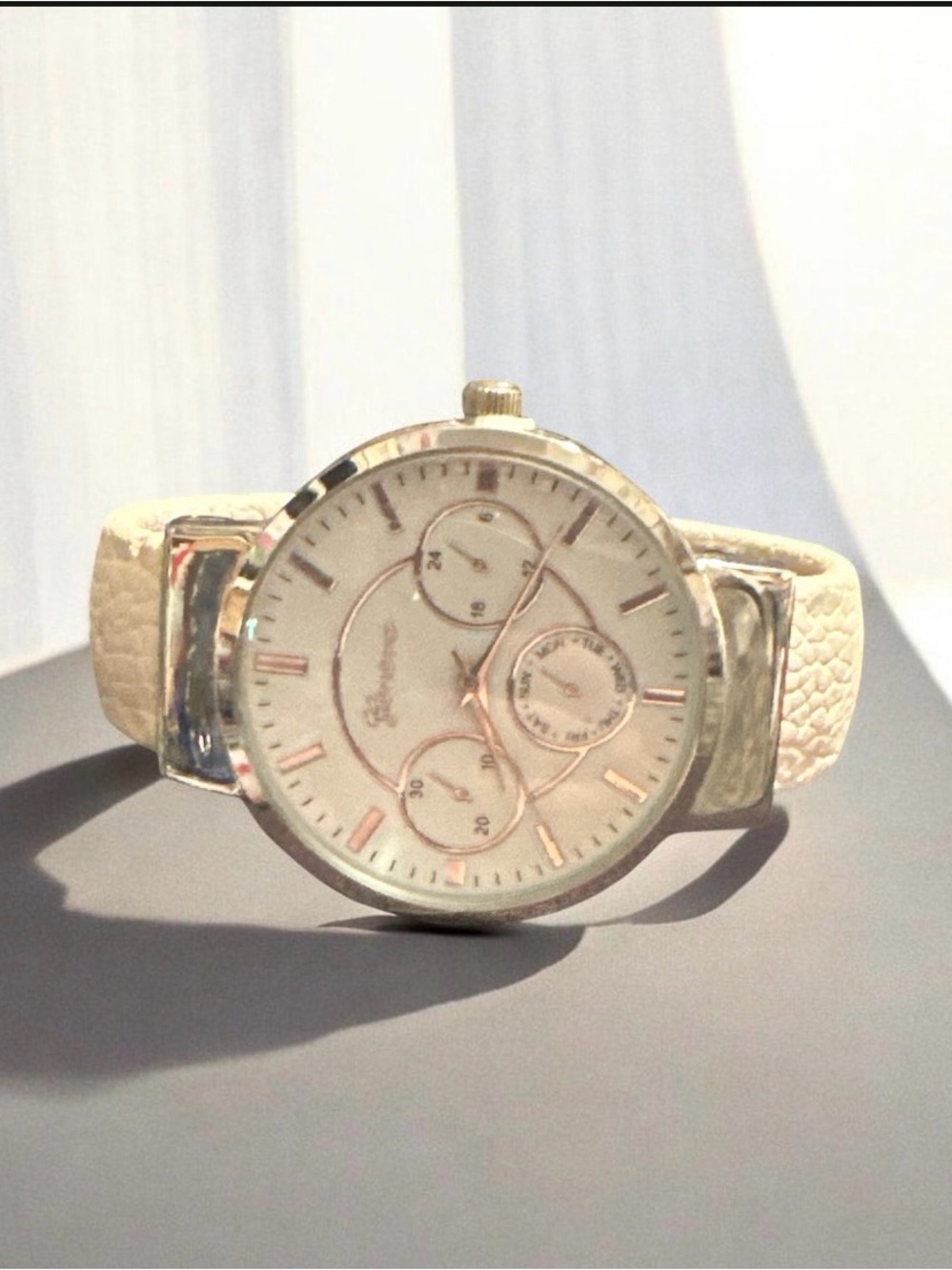 White and Silver Women's Fashion Watch
465